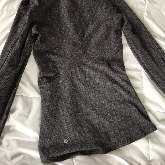 Lululemon long sleeved quarter zip - Picture 4 of 4